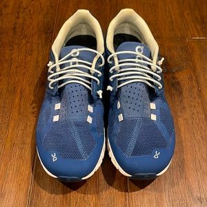 On-running shoe, cloud, size 8.5, navy